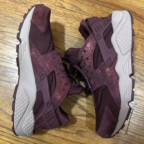 Women’s Nike Huarache - Burgundy - Picture 3 of 8